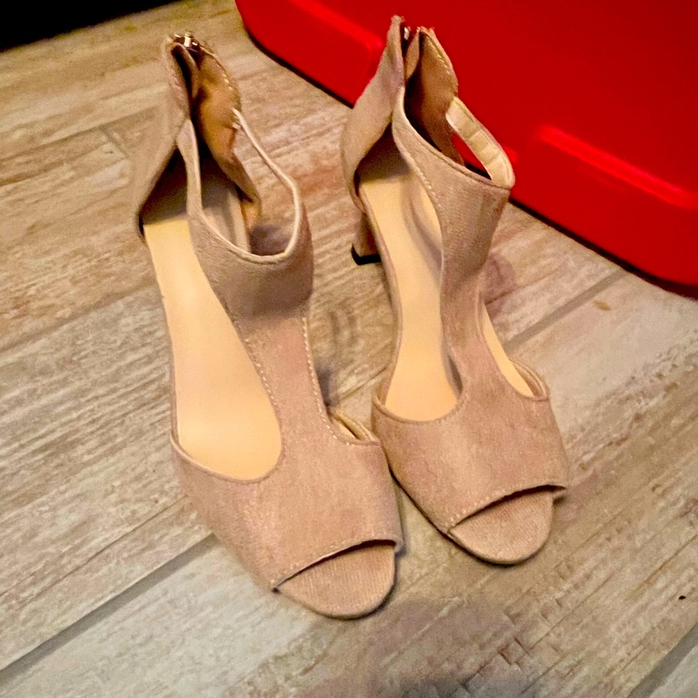 NWT Suede Beautifeel Shoes